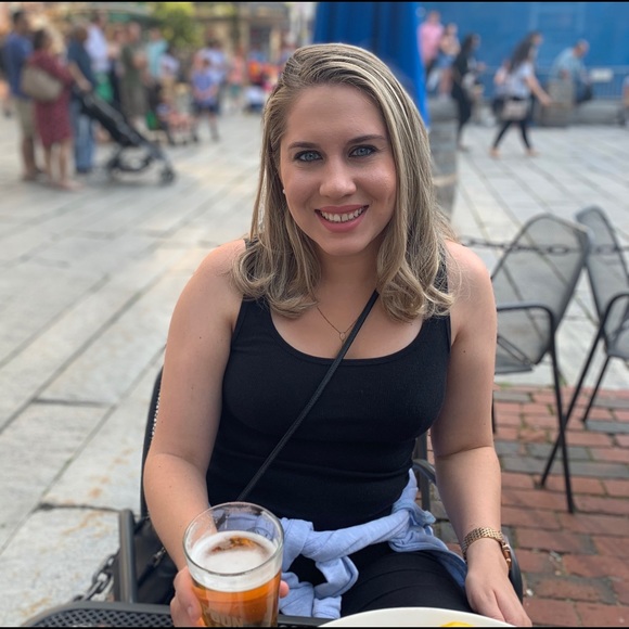 Meet your Posher, Courtney - Picture 3 of 3